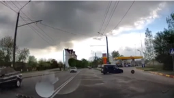 У Луцьку в автомобіля посеред дороги відірвалося колесо (відео)