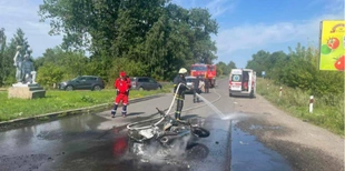 Біля Нововолинська зайнявся мотоцикл: водій отримав травми й опіки (фото)