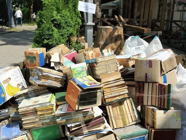 Луцька бібліотека здала на макулатуру 5 тонн російськомовної літератури
