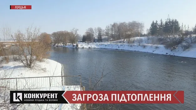 «Якщо рване, затопить зо 20 населених пунктів»: гребля на Хрінницькому водосховищі тріщить по швах (відео)