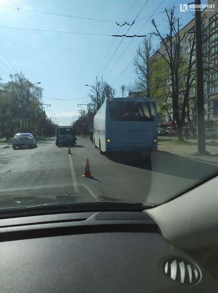 ДТП на проспекті Молоді у Луцьку: зіткнулися автобус і бус (фото, відео)