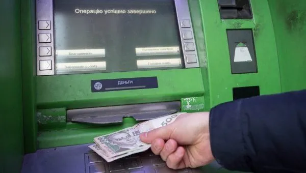 ПриватБанк працюватиме в звичайному режимі*