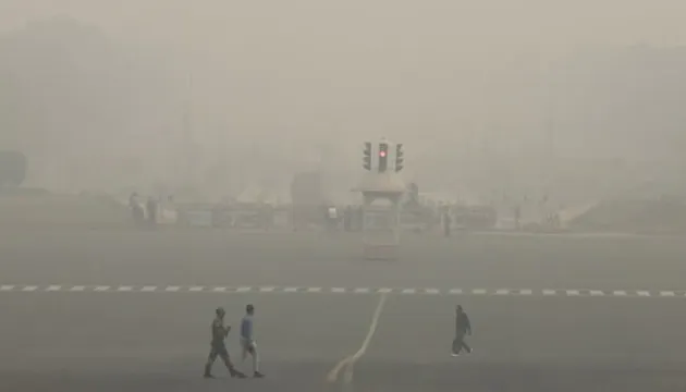 У Делі закривають усі школи через сильний смог