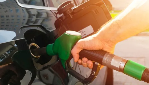 На АЗС Угорщини ввели обмеження на продаж пального
