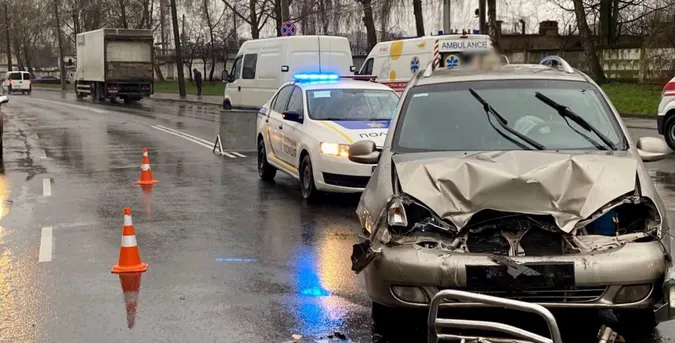 Не дотримав дистанції: у Луцьку п'яний водій врізався в машину попереду (фото, відео)