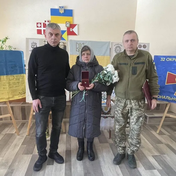 Родині загиблого захисника з Торчинської громади вручили посмертну нагороду (фото)