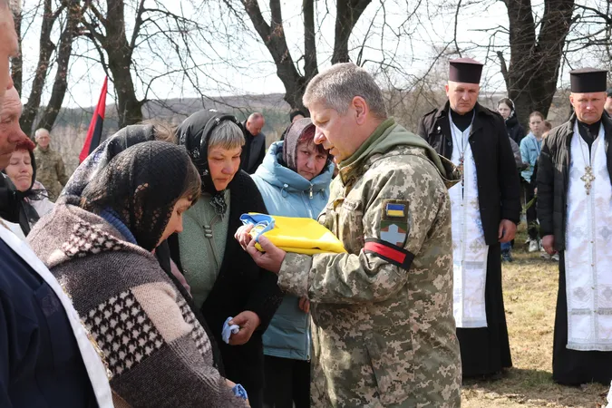 У громаді на Волині провели в останню дорогу Героя Василя Іванова (фото)