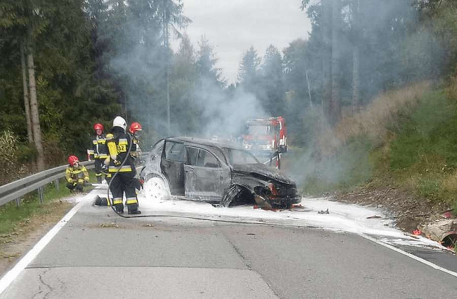Викликали медичні гелікоптери: у Польщі загорівся автомобіль, у якому перебували українці