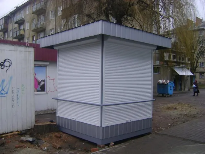 На луцькій автостанції вночі демонтували кіоски (відео)