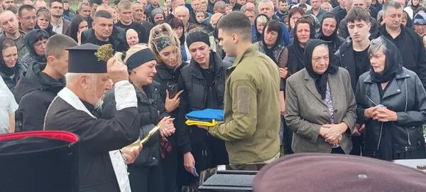 Отримав поранення, несумісні з життям: на Волині попрощалися з воїном Юрієм Атласом (фото)
