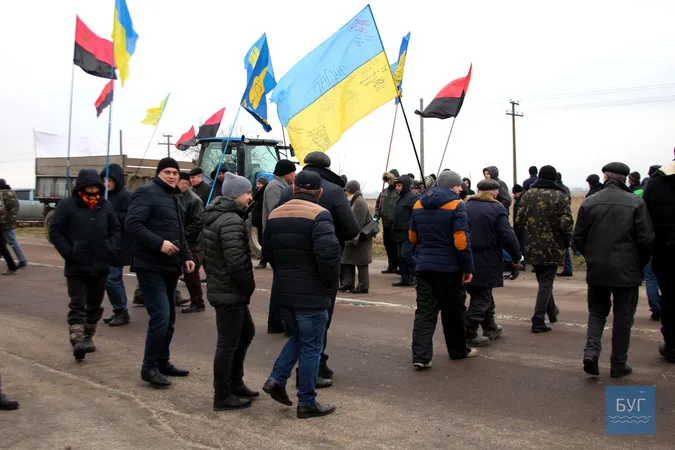 На Волині перекрили дорогу перед Устилугом (фото, відео)