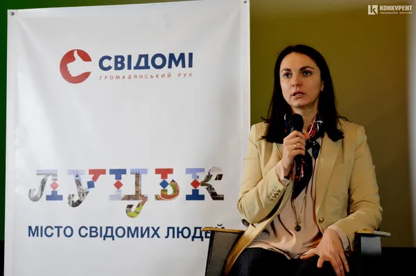 Перестаньте скиглити: про що говорила нардепка на зустрічі з лучанами (фото)