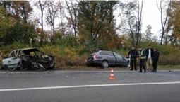 На Волині через удар вщент згоріло авто: чотири людини – в лікарні (фото)