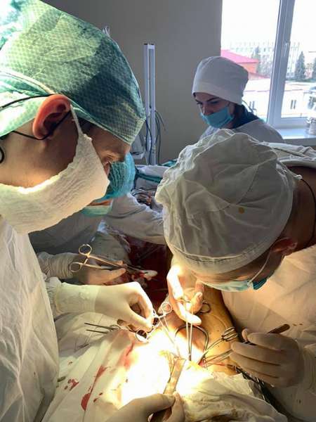 Ковельські хірурги провели складні операції (фото 18+)