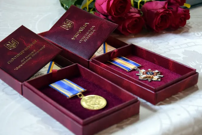 У Луцьку родинам загиблих прикордонників вручили їхні посмертні нагороди (фото)