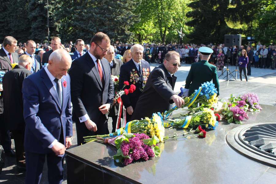 Ніколи знову: у Луцьку вшанували пам'ять жертв Другої світової війни (фото)