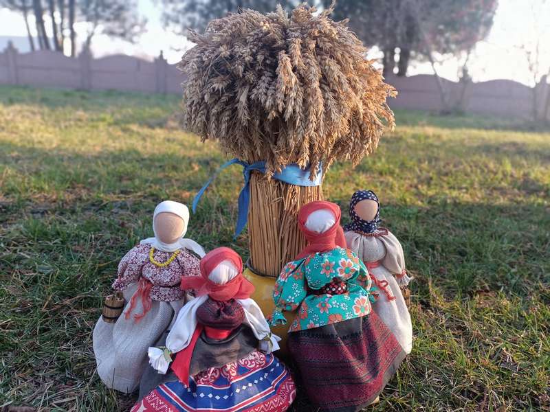 У Звірові для дітлахів організували майстер-клас «Лялька-мотанка» (фото)