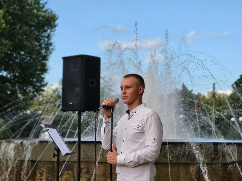 У Ковелі біля фонтану відбувся концерт на підтримку ЗСУ (фото)