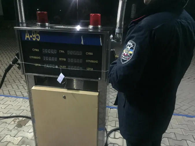 Сім тонн пального: на Волині «накрили» підпільну заправку