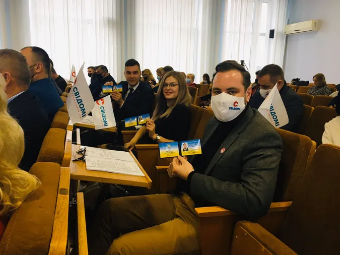 Депутати Луцької райради вперше зібралися на сесію (ІМЕНА)