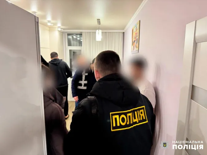 Поліцейські викрили мережу аптек, де продавали російські ліки (фото)