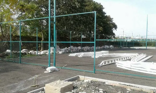 У Луцьку підприємець без дозволу будує тенісні корти (фото)