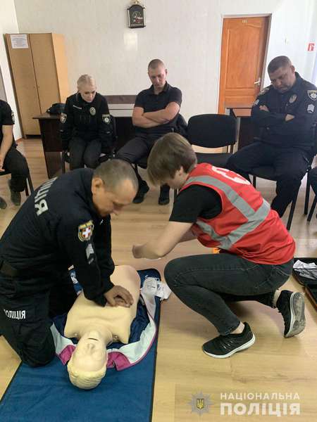 Волинські поліцейські вчились надавати першу медичну допомогу (фото)