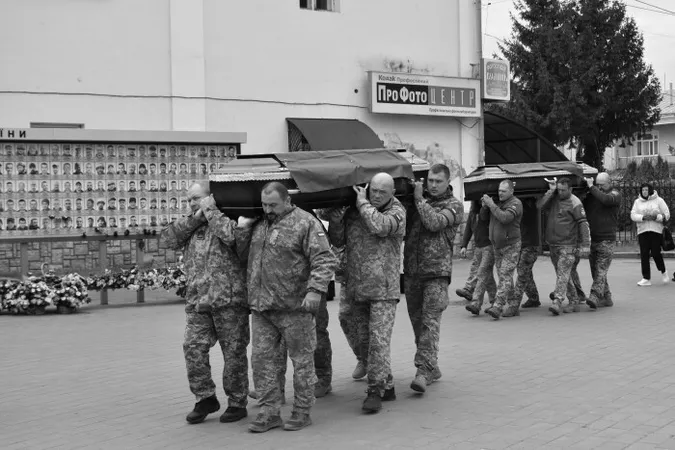 Луцьк навколішки попрощався з двома загиблими захисниками