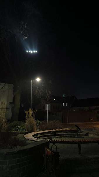 Тривожно-таємничий нічний Луцьк у світлі ліхтарів (фото)