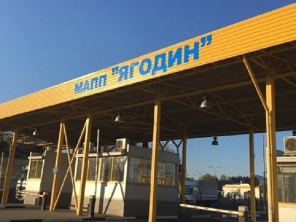 Закон про «євробляхи» спричинив колапс: митниця виявилася не готовою до змін