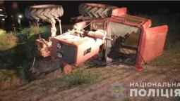 На Волині перекинувся трактор: у 55-річного чоловіка – численні переломи (фото, відео)