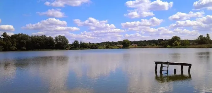 Найкращий варіант для дорослих і дітей: за 25 кілометрів від Луцька причаїлося затишне озеро (відео)