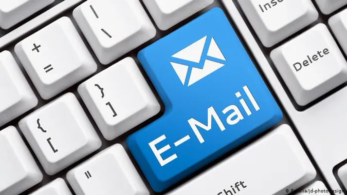 Українцям хочуть присвоювати обов’язкові «офіційні email»: що це означає (відео)