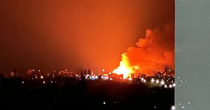 Палахкотіло пів неба: що вночі згоріло під Луцьком (відео)
