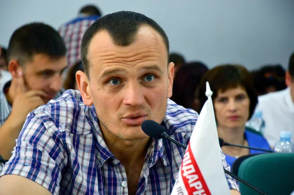 ...популістичним назвав це рішення і депутат Артем Запотоцький...