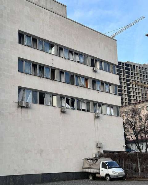 Російська ракета влучила у готель в центрі Києва (фото)