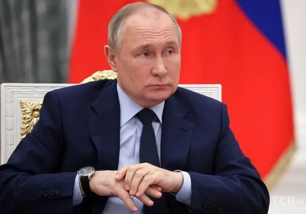 Манікюр путіна: який вигляд мають ідеальні нігті кремлівського диктатора (фото)