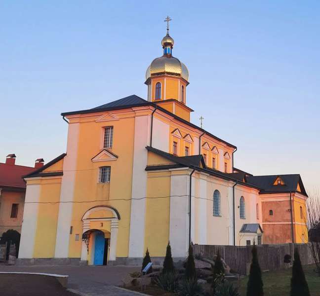 Палаци та монастир: показали столітні фото Жидичина (фото)