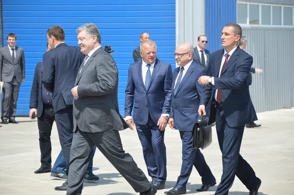 VIP-персони, гвинтокрили та новий завод: репортаж з візиту Порошенка на Волинь (фото)