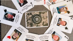 Залужний показав колоди карт із військовими злочинцями росії (фото)