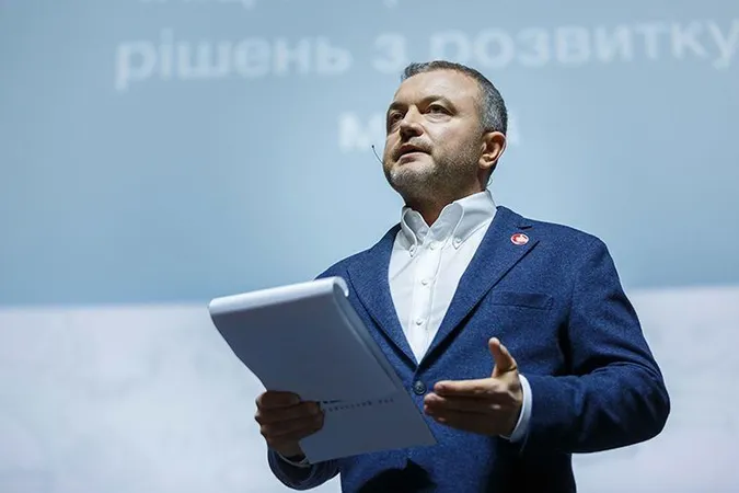 Рейтинг партії Покровського – стабільний (опитування, відео)