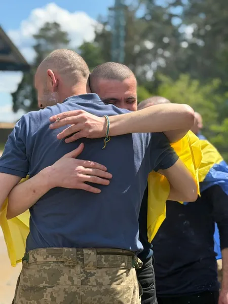 З полону ворога до України повернулися ще 185 захисників