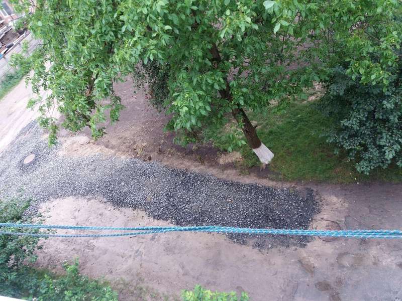 У Луцьку поскаржилися на реконструкцію мереж, після якої треба відновлення дороги (фото)