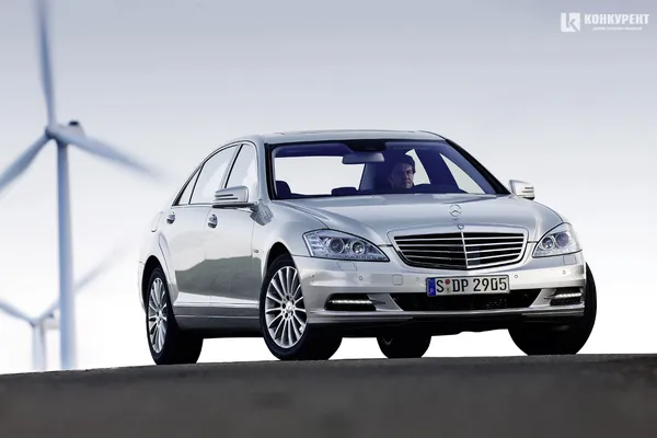 Mercedes Benz S 250 cdi 2011 року випуску вартістю 50 000 $.
На такому їздить депутат Петро Нестерук