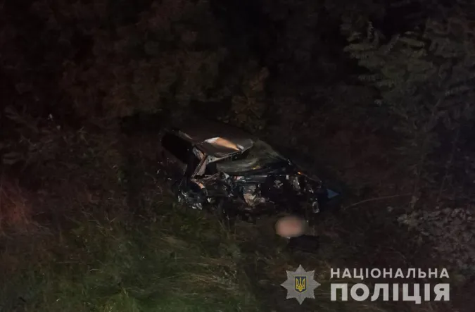 Біля Луцька – смертельна аварія: легковик в'їхав у вантажівку (фото, відео)