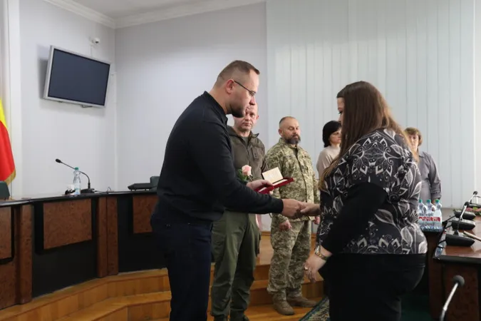 У Луцьку вручили державні нагороди родинам загиблих Героїв (фото)
