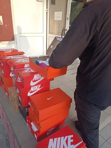 Автошини Michelin та одяг і взуття Nike: через «Устилуг» незаконно везли 113 кг брендового товару (фото)