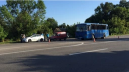 Біля Луцька автобус зіткнувся із легковиком (фото)