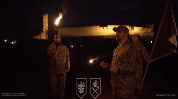 Під стінами замку хорунжі «Любарта» урочисто отримали шеврони (відео)