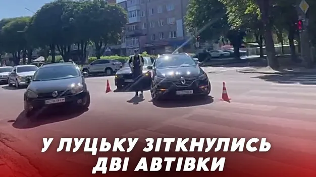 На Перемоги в Луцьку – аварія, вулицю скував затор (відео)